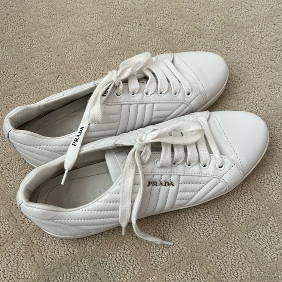Prada Size 40 - Barely worn - Picture 1 of 8